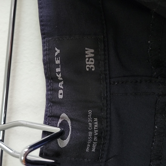 Oakley gray flat front chino shorts Mens 36 waist, pockets, zip button closure. - Picture 5 of 8